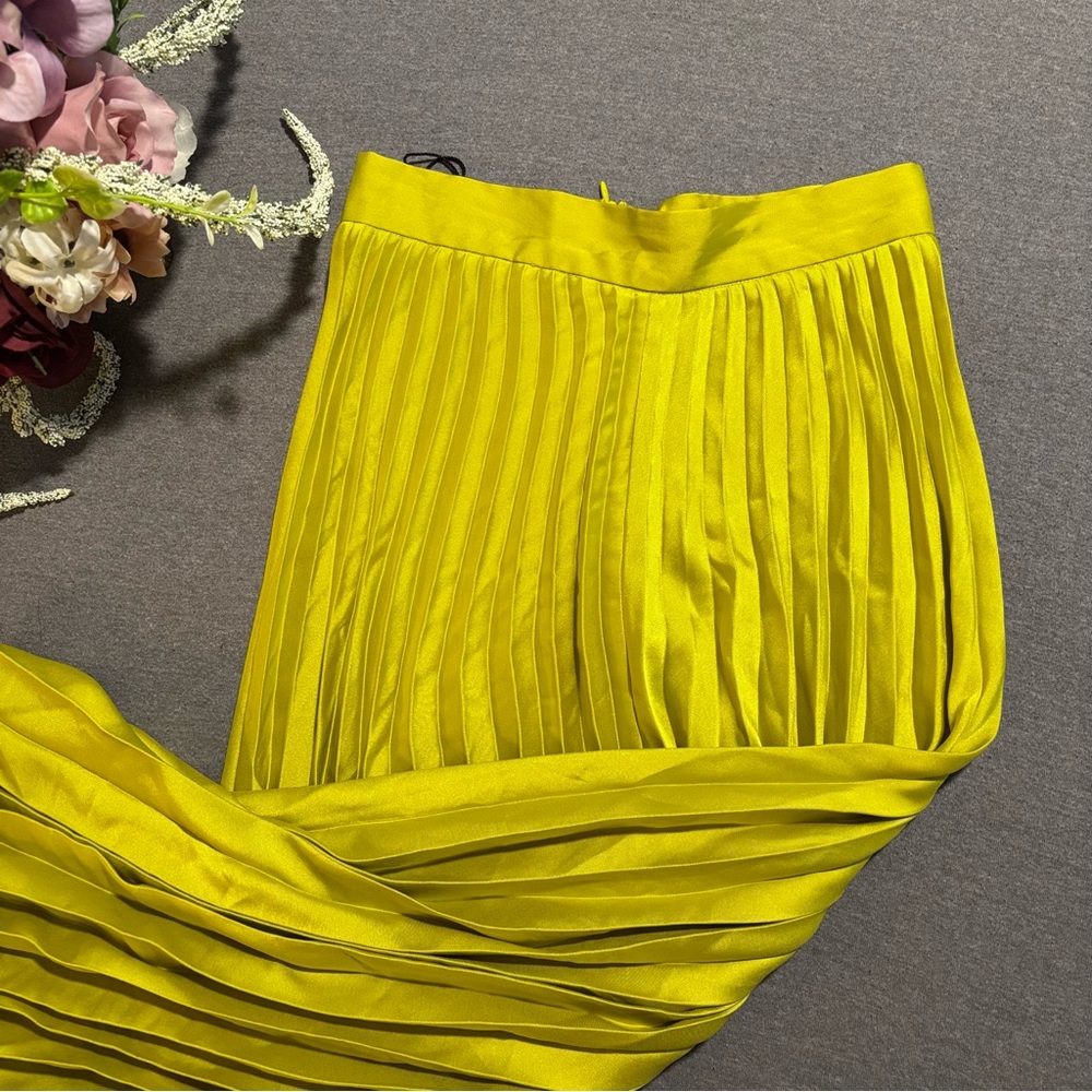 Zara limited edition neon green pleated midi skirt - Picture 5 of 15